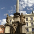 Columna de la peste con San Roque -uno de lo patronos de la peste- en la plaza principal de Český Krumlov, de Concordia